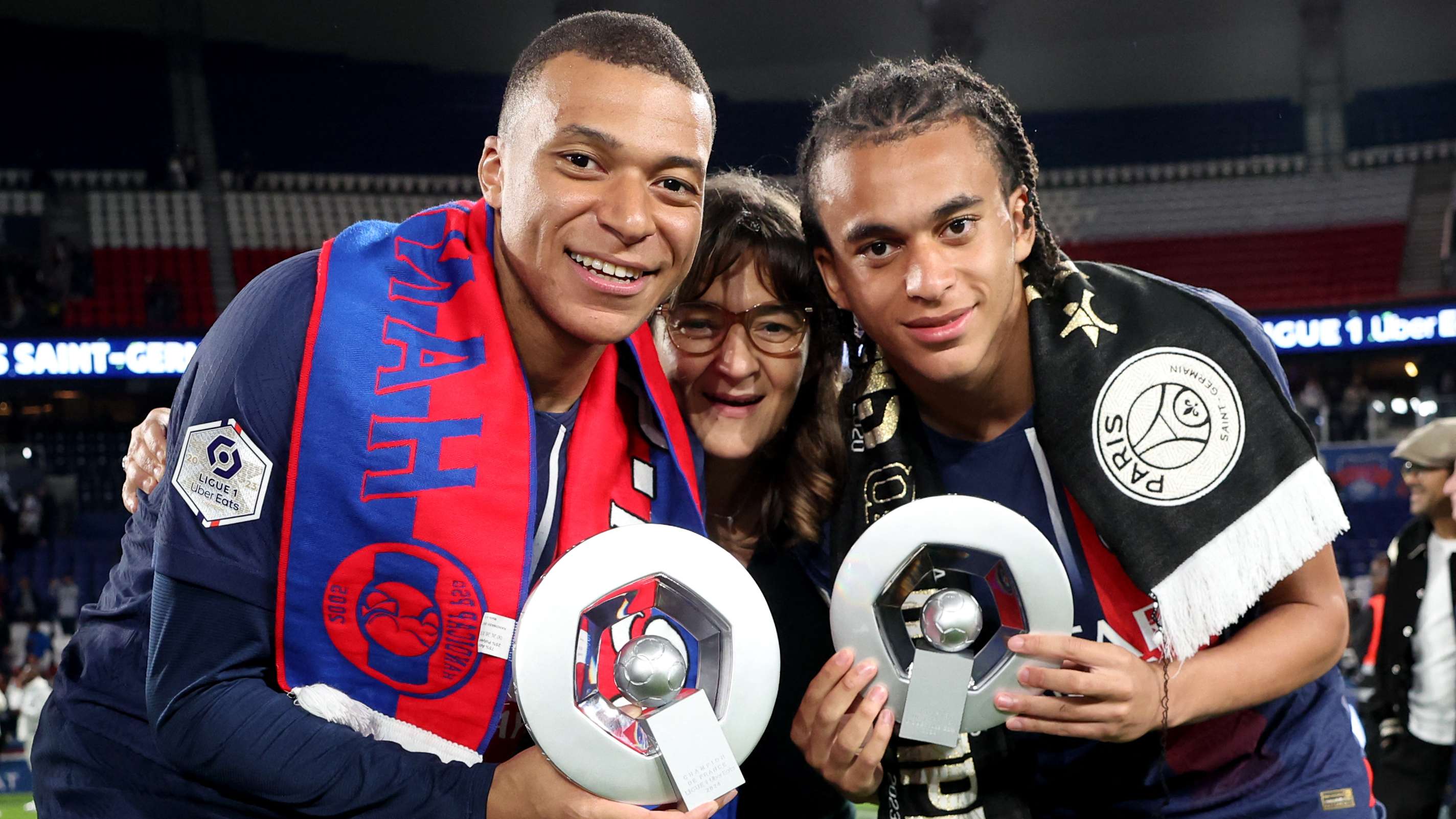 承担着更大 承担着更大